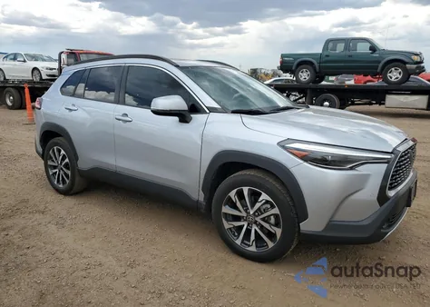 2022 Toyota Corolla Cross Xle from USA, damaged, VIN 7MUDAABG3NV021000